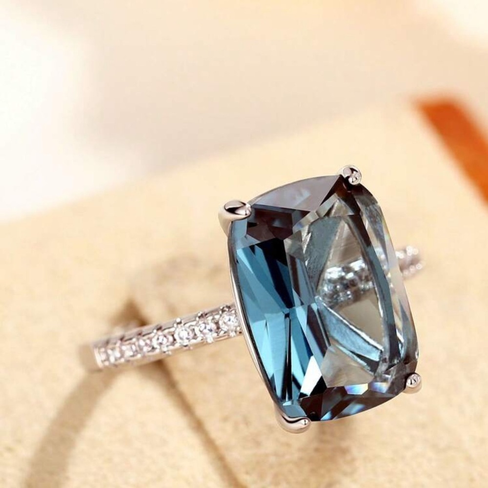 - Diamond wedding ring - Picture 2 of 12
